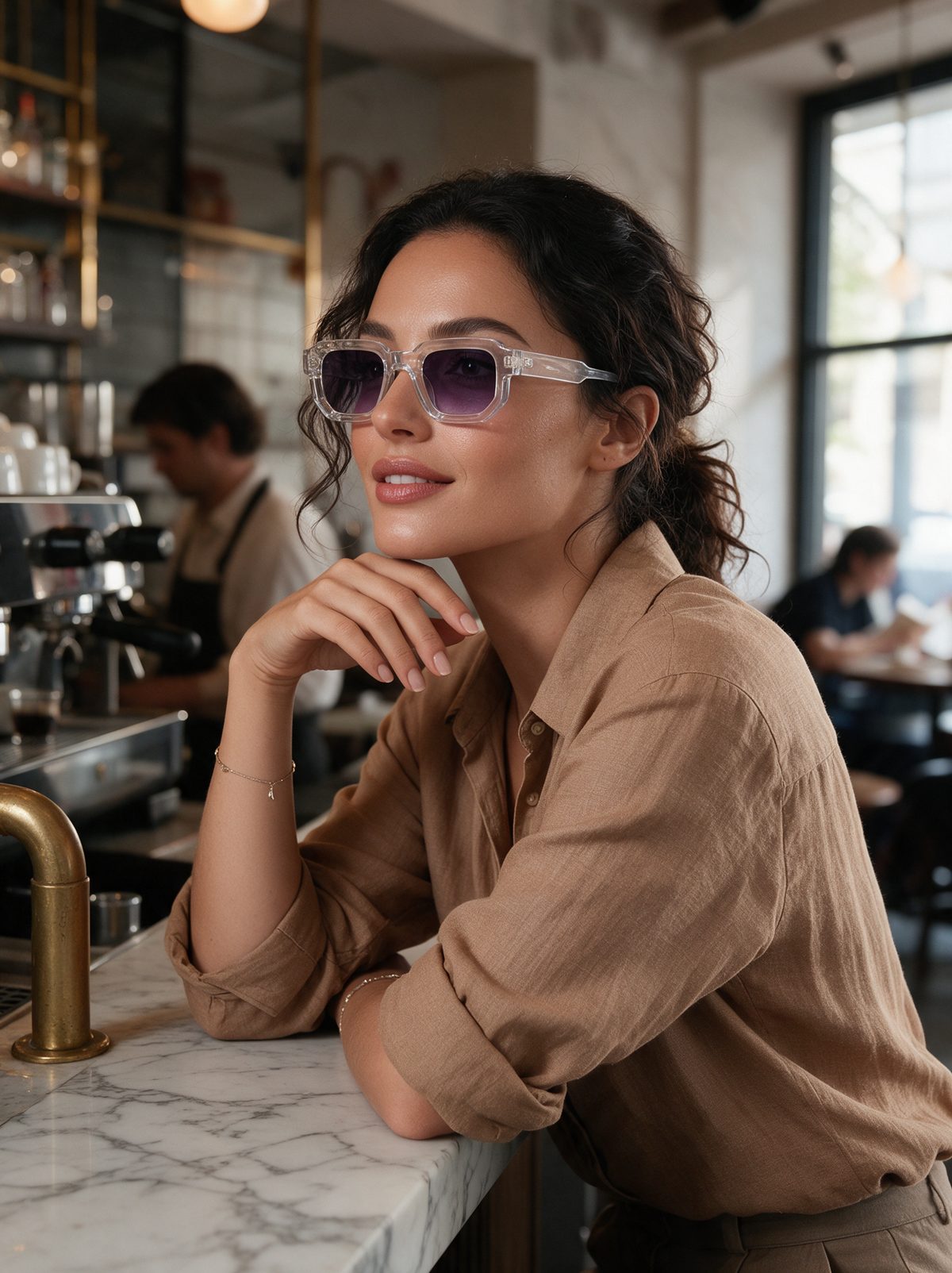 Devero Facette Sonnenbrille Kristall / Violett Verlauf – getragen