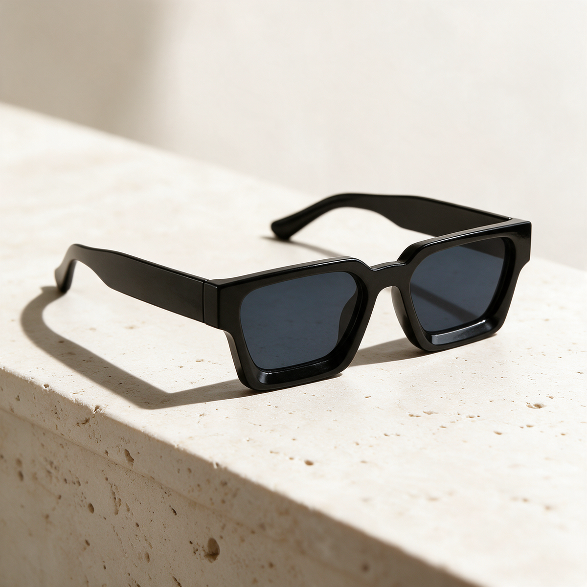 Solis, Frame Black · Lenses Anthracite