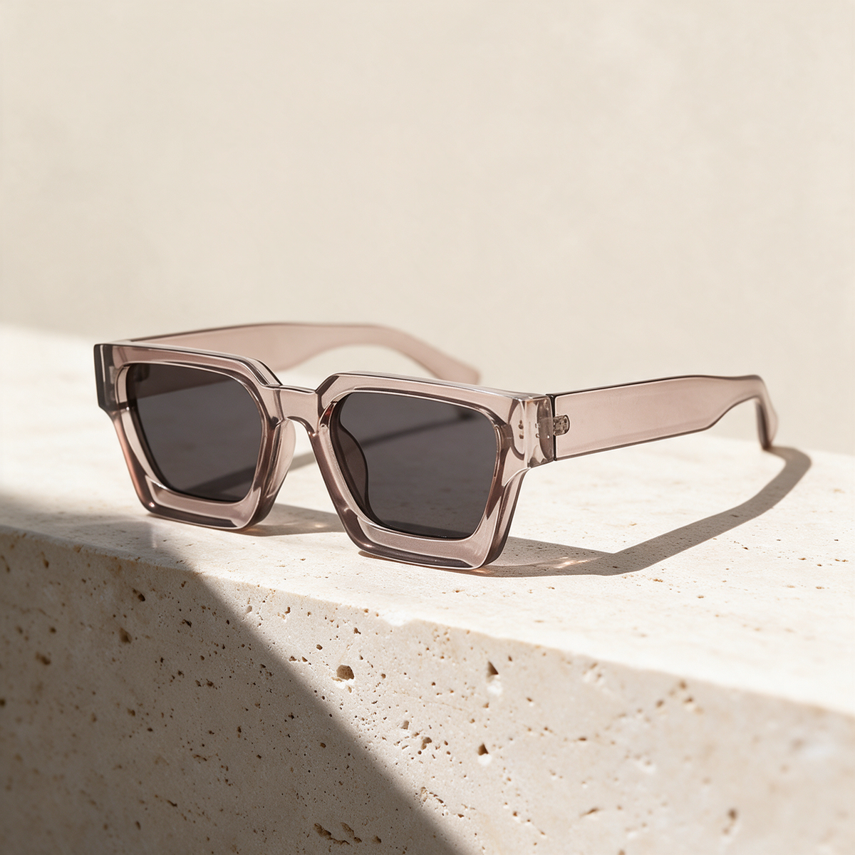 Solis, Frame Transparent Grey · Lenses Grey