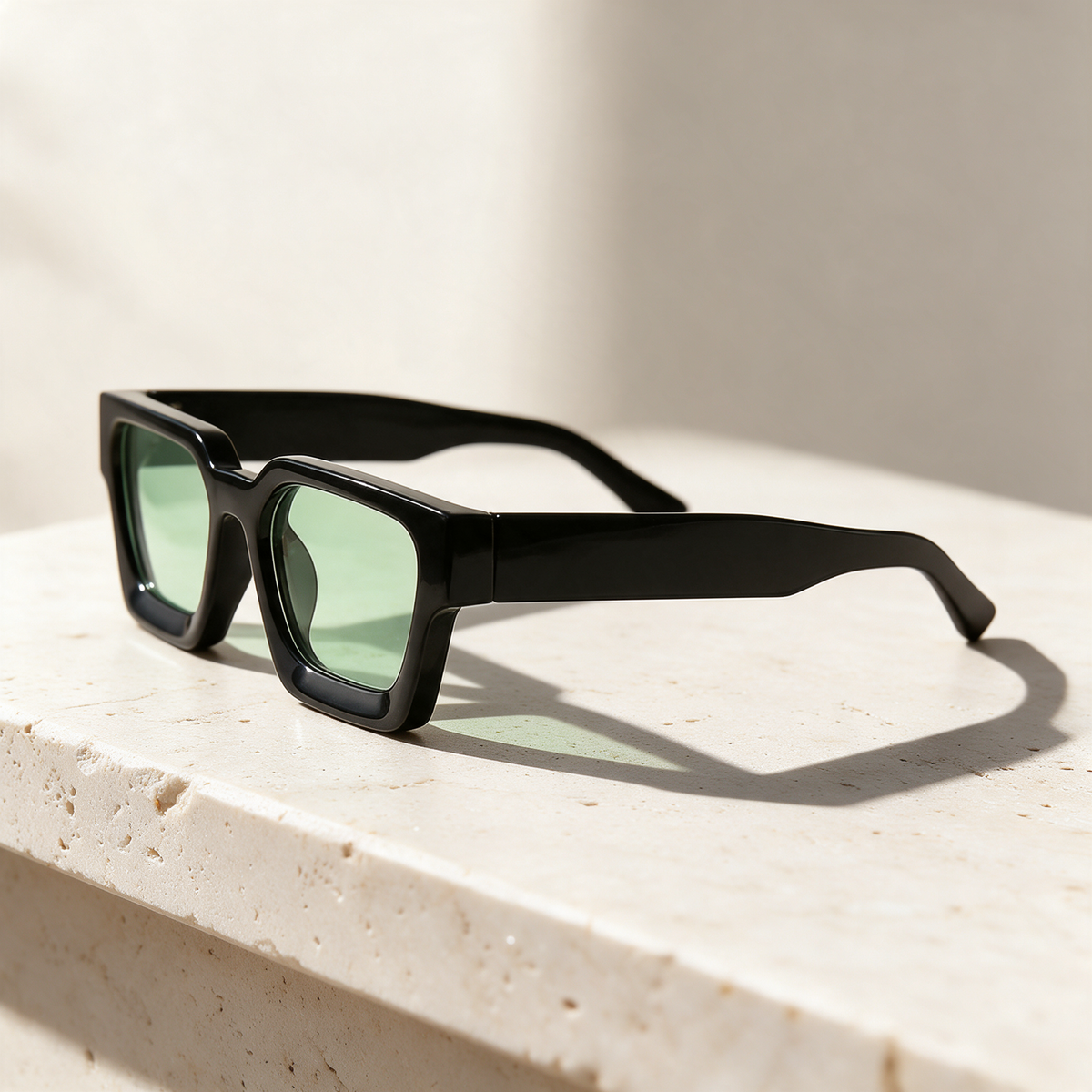 Solis, Frame Black · Lenses Mint
