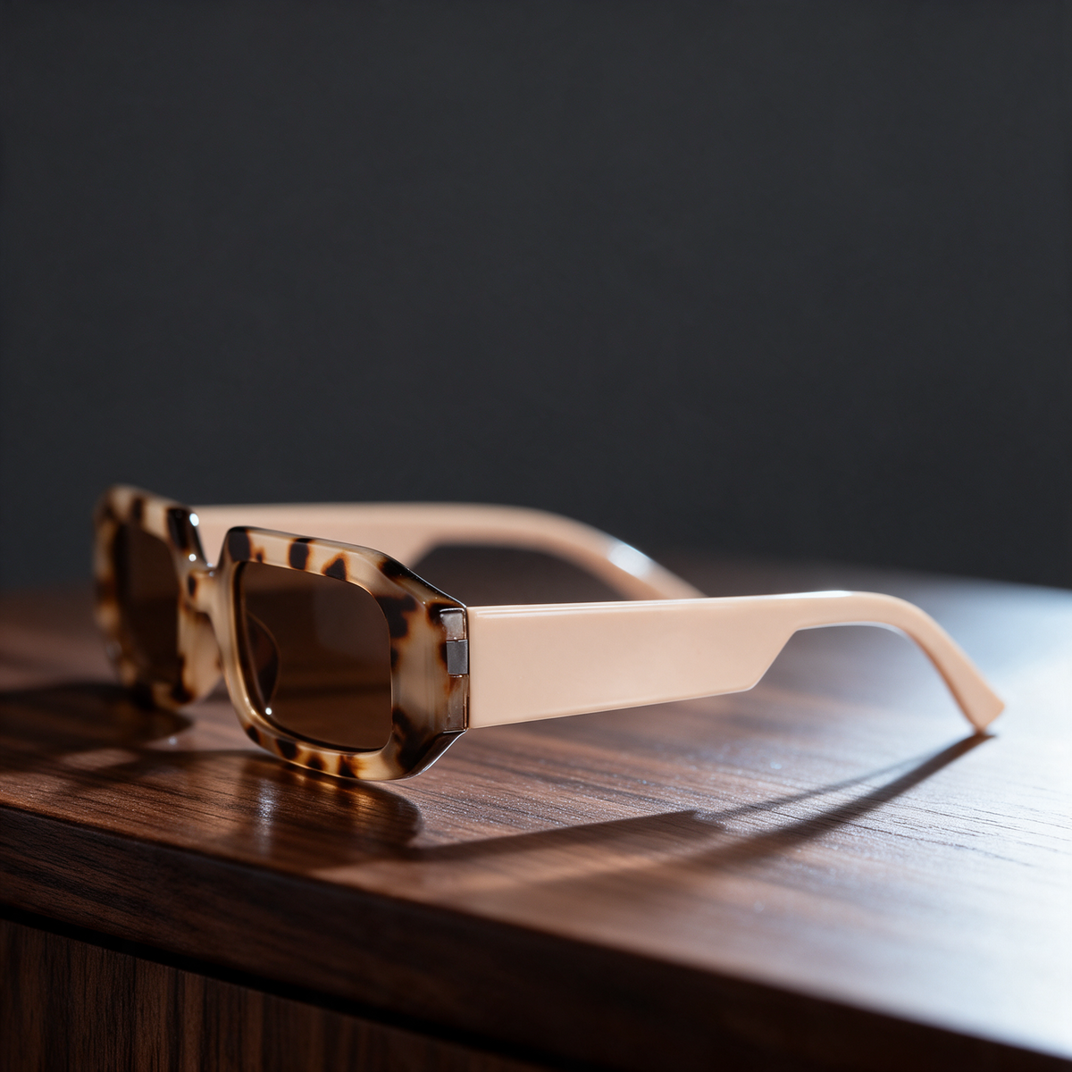 Devero Neve Sonnenbrille Creme-Leopard / Braun – Seitenprofil