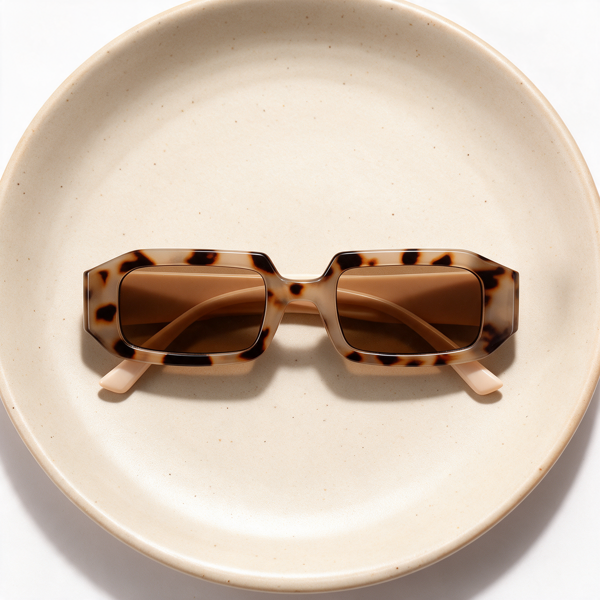 Devero Neve Sonnenbrille Creme-Leopard / Braun – Detailansicht