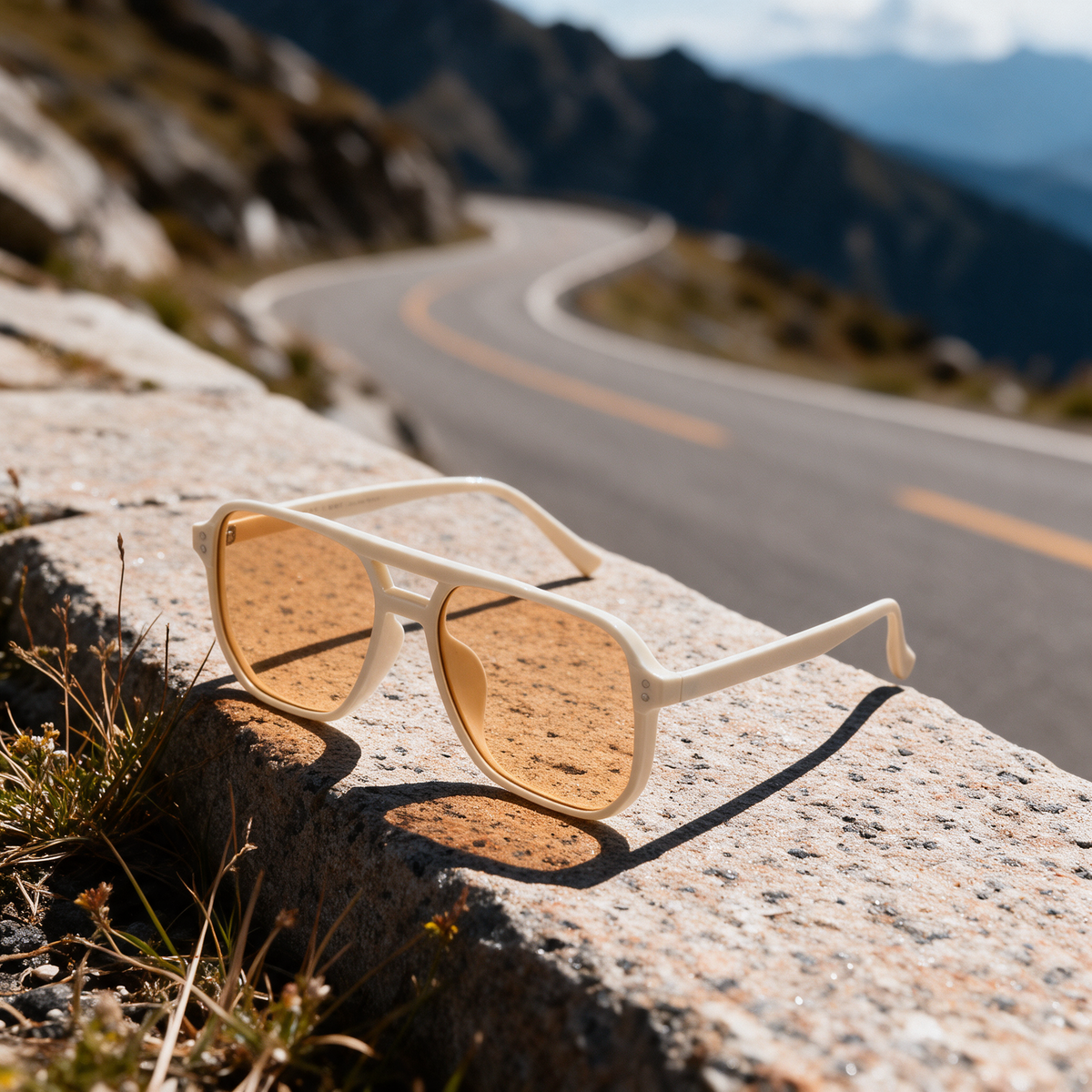 Devero Foehn Sonnenbrille Creme / Pfirsich – Szene