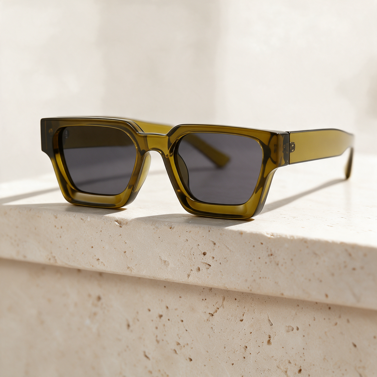 Solis, Frame Olive · Lenses Grey