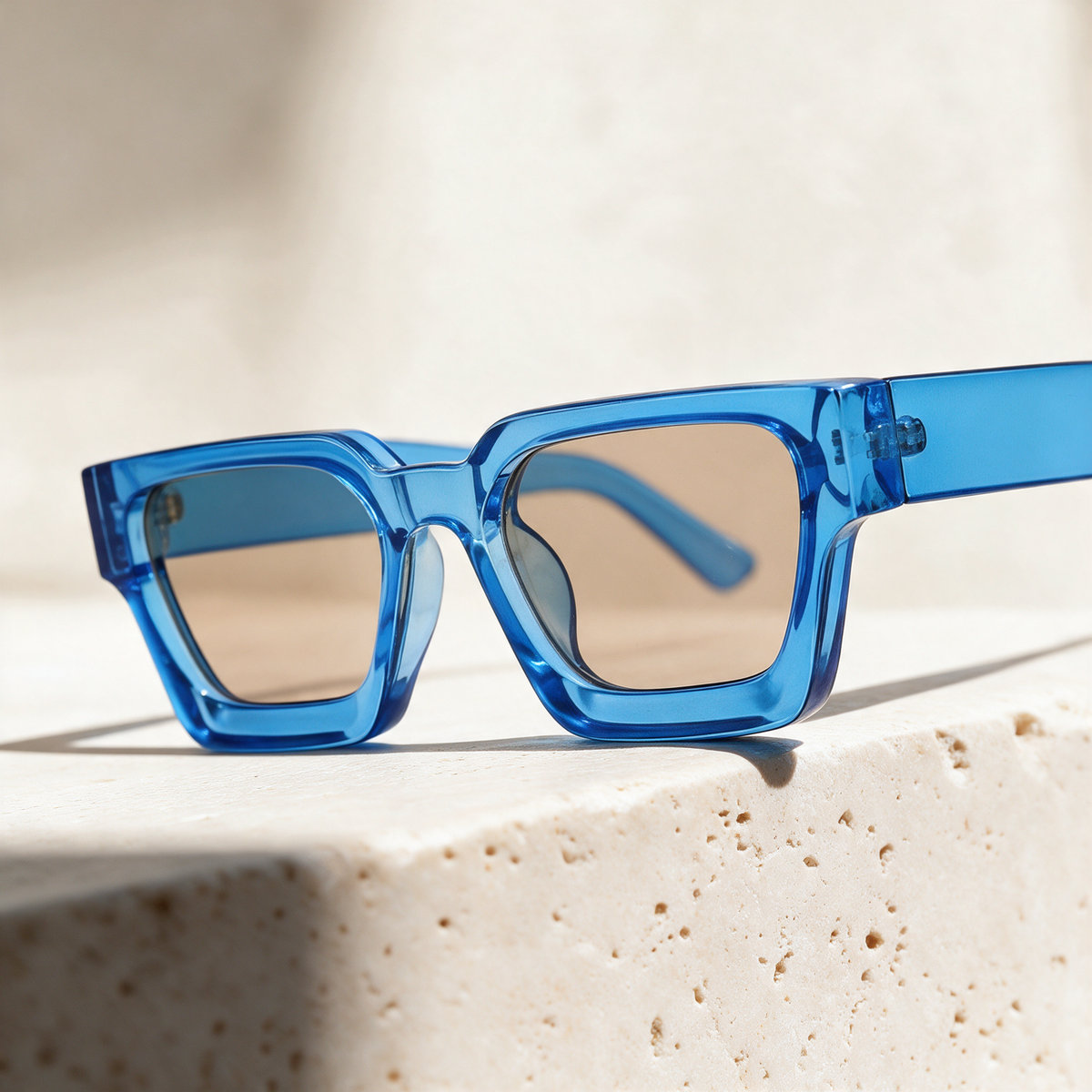 Solis, Frame Transparent Blue · Lenses Beige