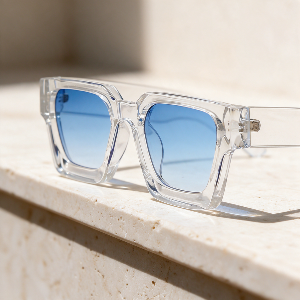 Solis, Frame Crystal · Lenses Blue Gradient