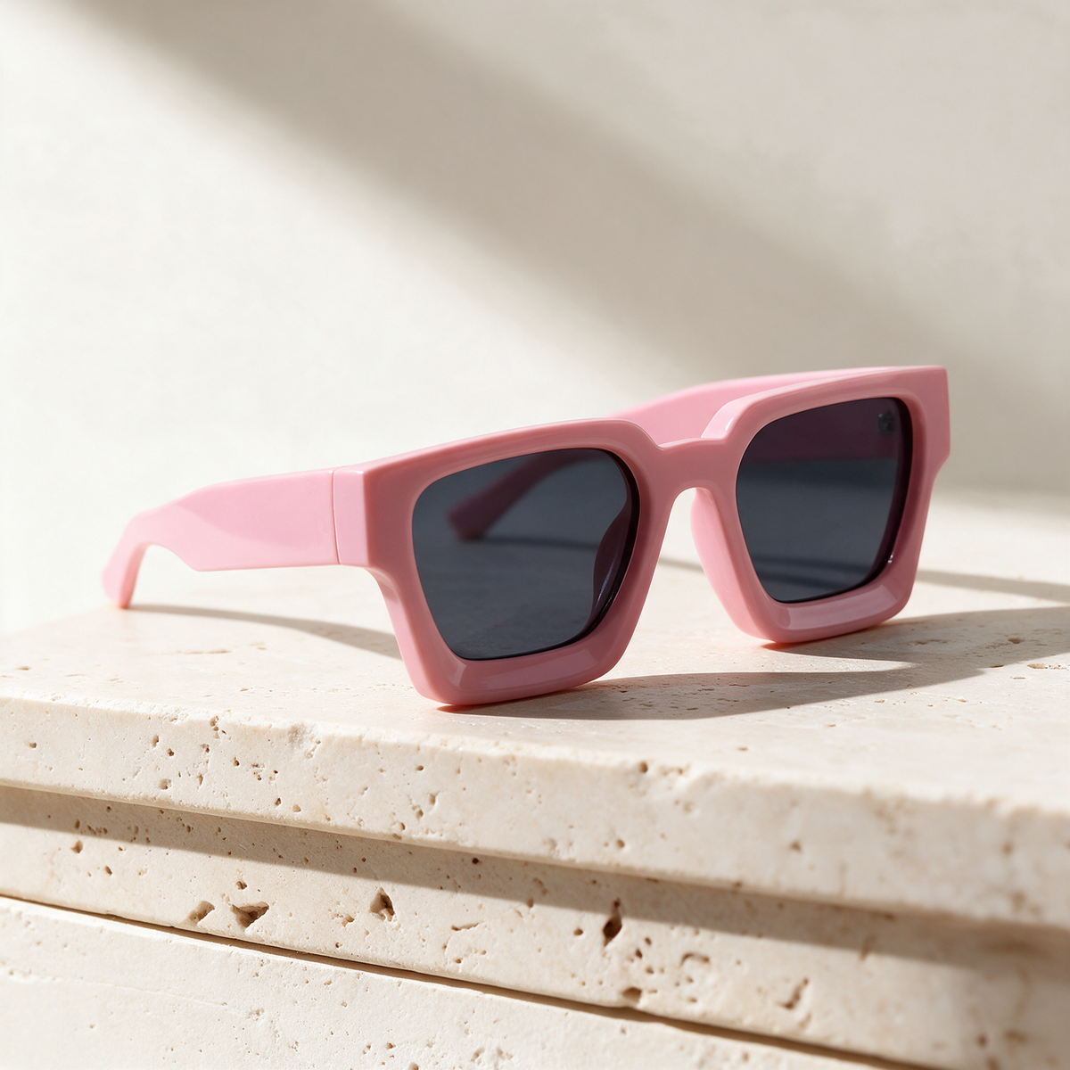 Solis, Frame Light Pink · Lenses Grey